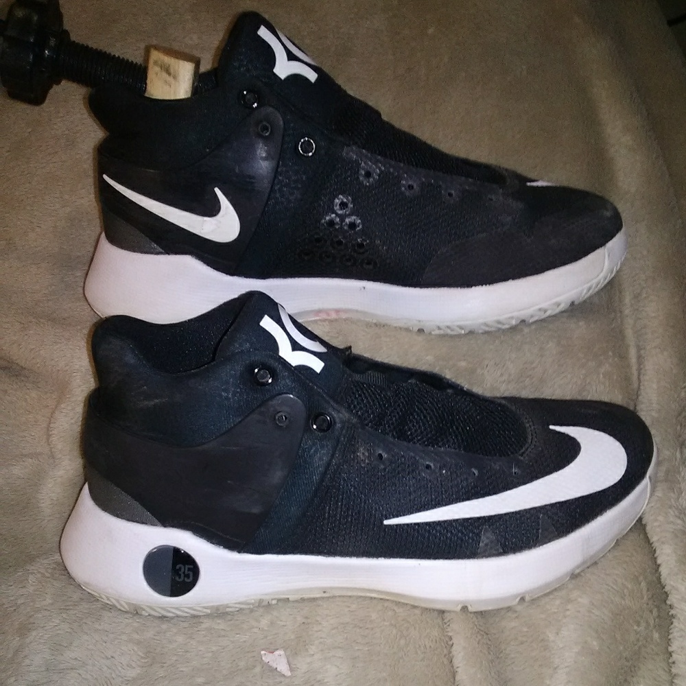 Black/white Kevin durants